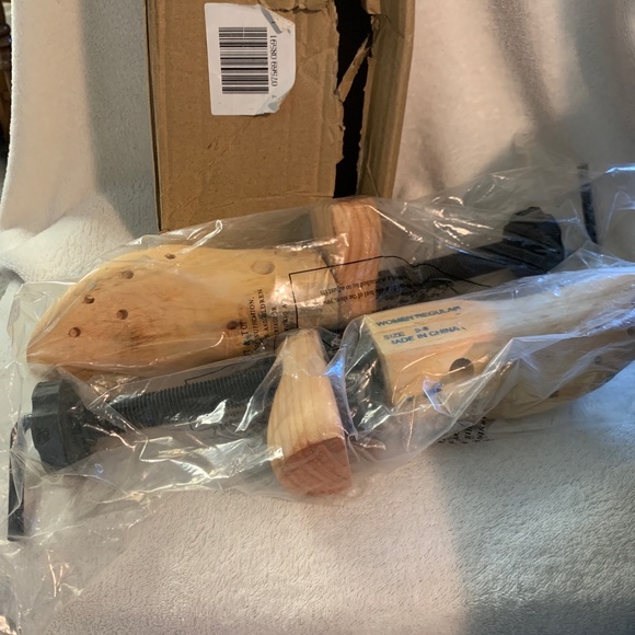 Pair of Women Regular Wooden Adjustable Shoe Stretchers Shaper Tree Size 5-8. - Picture 2 of 4